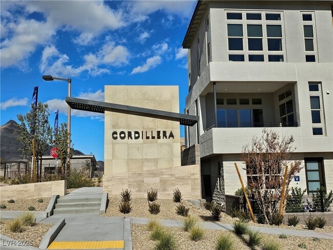 646 Spotted Falcon St in Las Vegas, NV - Building Photo - Building Photo