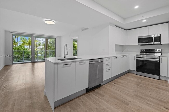 1500 Bay Rd, Unit N-0102 in Miami Beach, FL - Building Photo - Building Photo