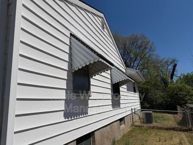 10168 Cabot Dr in St. Louis, MO - Building Photo - Building Photo