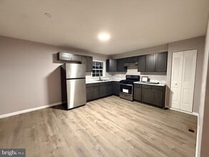 138 Edwards Dr in Gloucester City, NJ - Building Photo - Building Photo