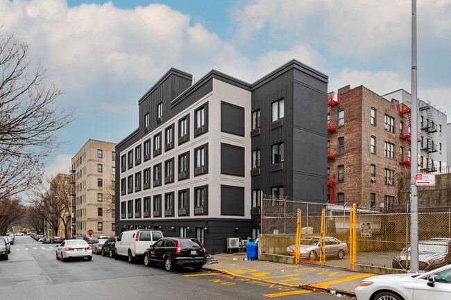 22 E 212th St in Bronx, NY - Foto de edificio - Building Photo