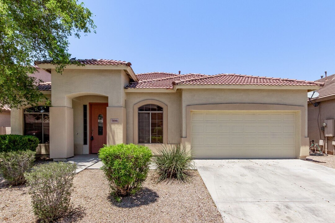 5616 W Glass Ln in Phoenix, AZ - Building Photo
