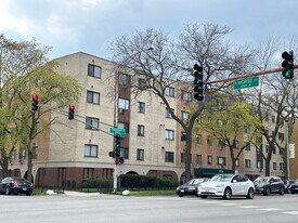 6954 N Sheridan Rd in Chicago, IL - Building Photo
