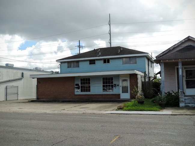 609 Hickory Ave in Harahan, LA - Foto de edificio - Building Photo