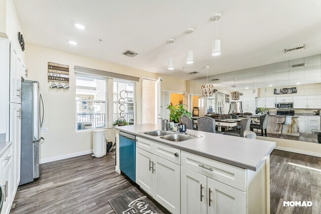 639 W Pepper Pl in Mesa, AZ - Building Photo - Building Photo