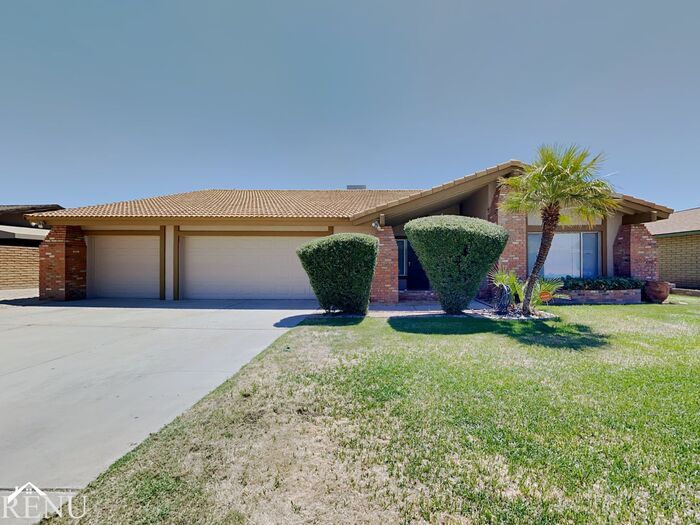 5117 W El Caminito Dr in Glendale, AZ - Building Photo