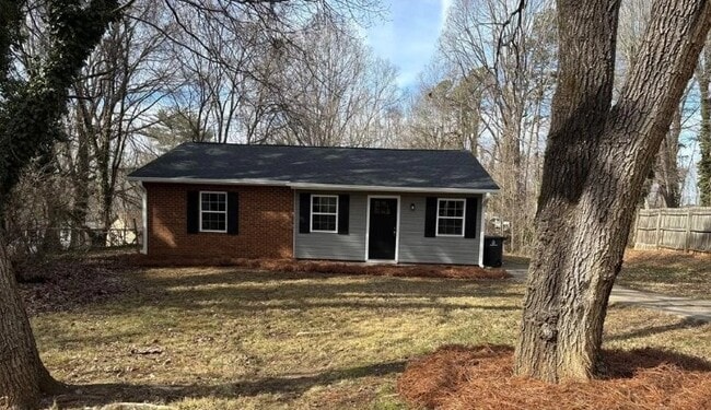 property at 2865 Laguna Ave