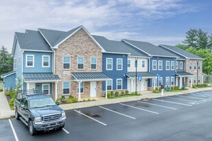 The Willows at Greenwich in Stewartsville, NJ - Building Photo