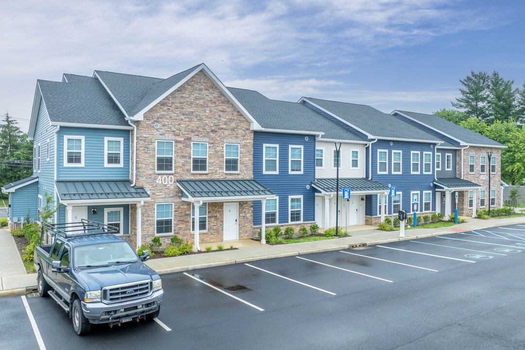 The Willows at Greenwich in Stewartsville, NJ - Foto de edificio