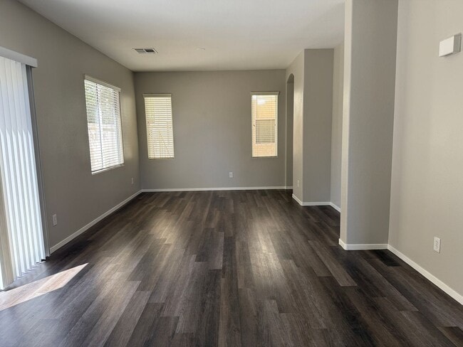 5983 Secret Island Dr in Las Vegas, NV - Building Photo - Building Photo