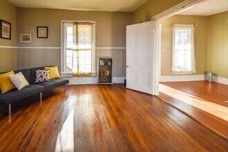 808 E 11th Ave, Unit Main House in Bowling Green, KY - Foto de edificio - Building Photo