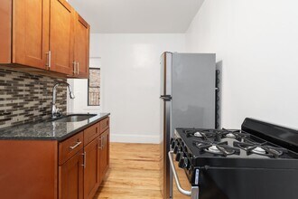 117 Perry St, Unit 9 in New York, NY - Foto de edificio - Building Photo