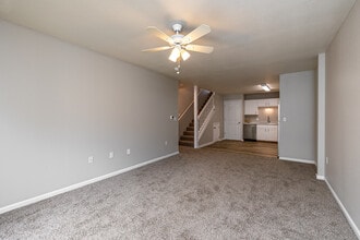 Four Winds in Columbia, MO - Building Photo - Interior Photo