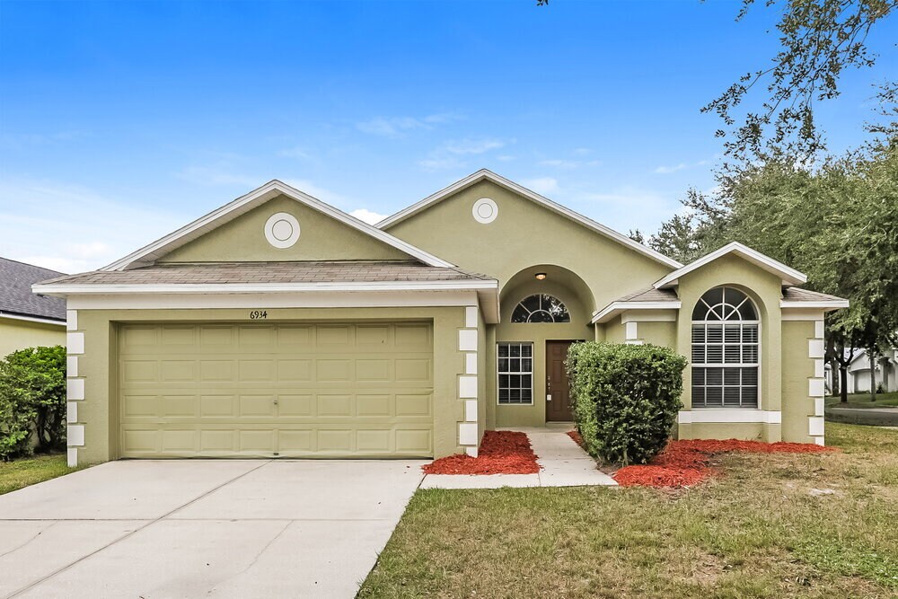 6934 Waterbrook Ct in Gibsonton, FL - Building Photo
