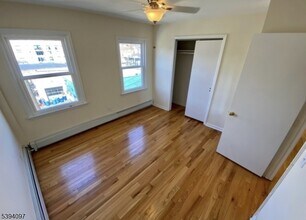 97 Walnut St, Unit 2B in Montclair, NJ - Building Photo - Building Photo