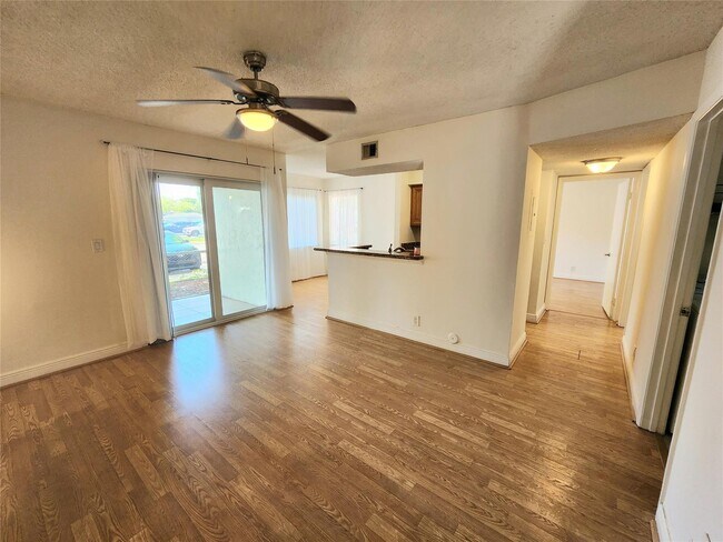 5654 Rock Island Rd, Unit 216 in Tamarac, FL - Building Photo - Building Photo
