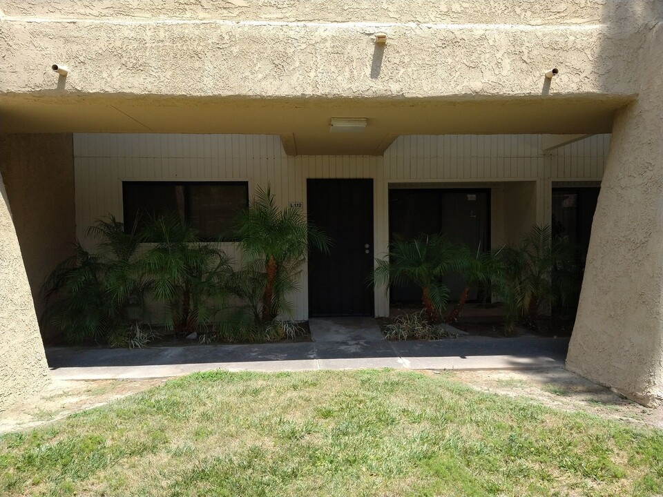 701 Los Felices Cir E in Palm Springs, CA - Building Photo