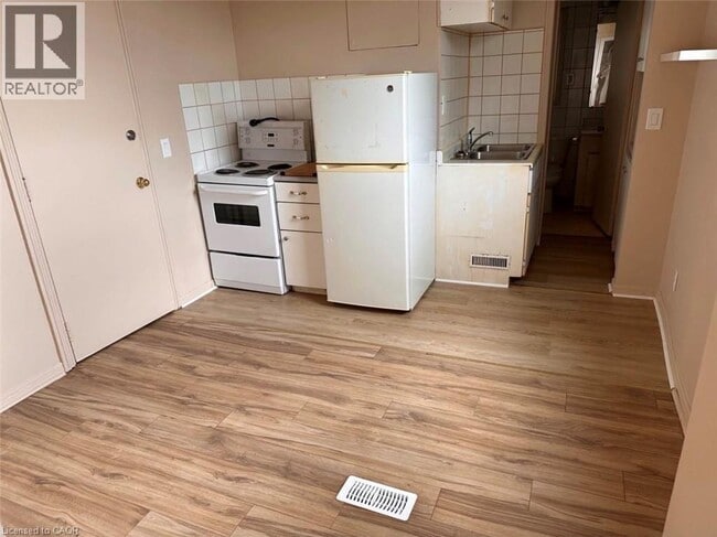 240 Dalhousie St in Brantford, ON - Building Photo - Building Photo