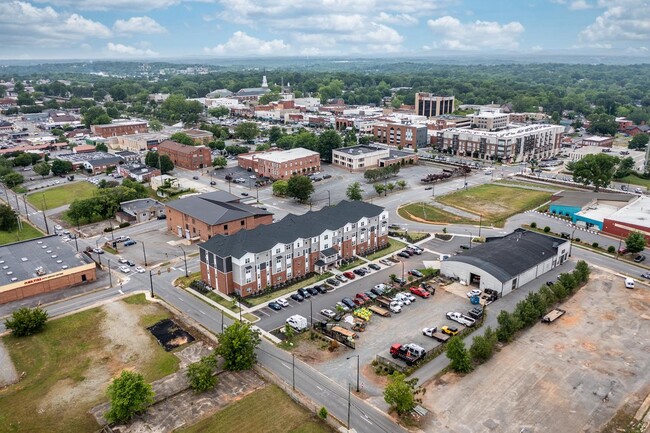 Center Crossing in Hickory, NC - Foto de edificio - Building Photo