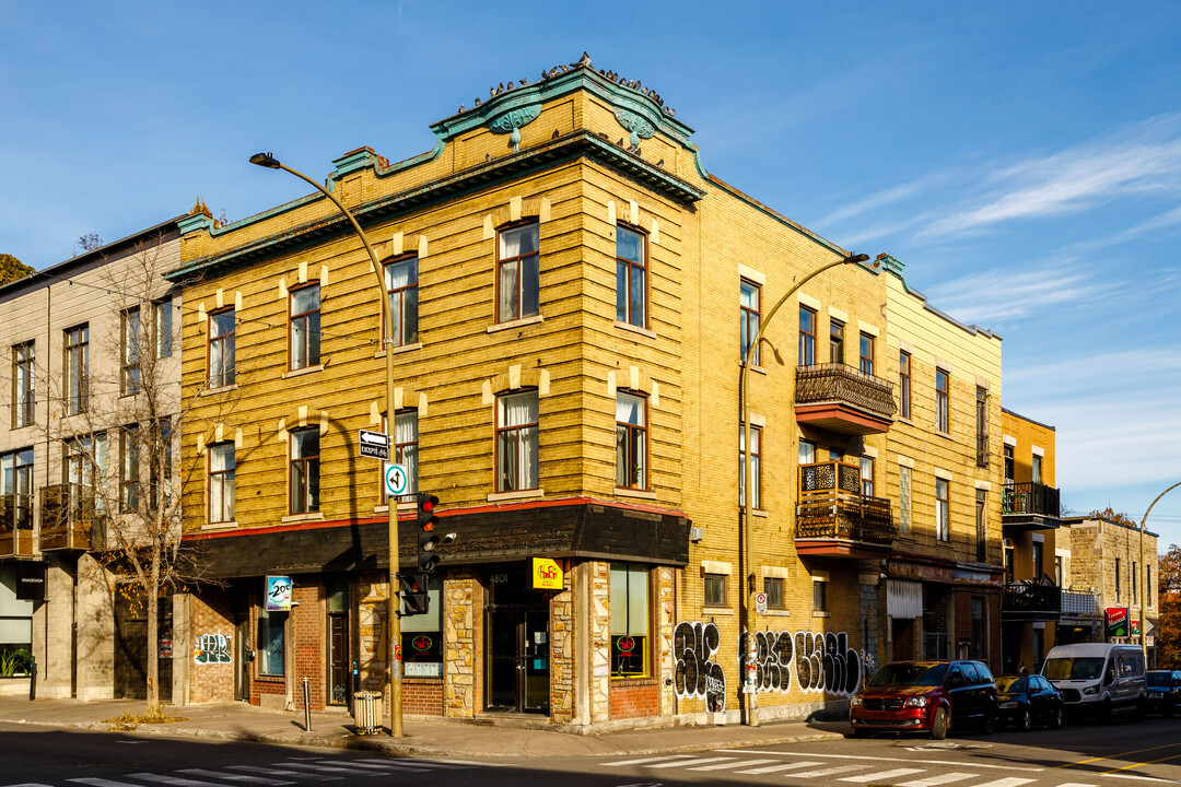 4801-4807 Saint-Laurent Boul in Montréal, QC - Building Photo