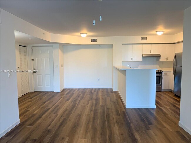 2113 Renaissance Blvd, Unit 104 in Miramar, FL - Building Photo - Building Photo