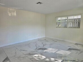2217 Grant St in Hollywood, FL - Building Photo - Building Photo