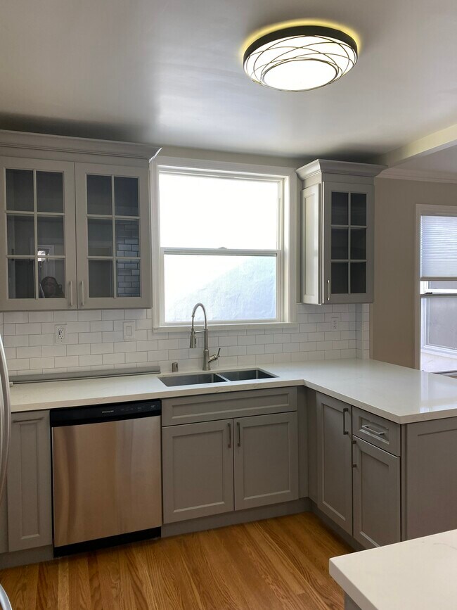 347 Guerrero St in San Francisco, CA - Building Photo - Building Photo
