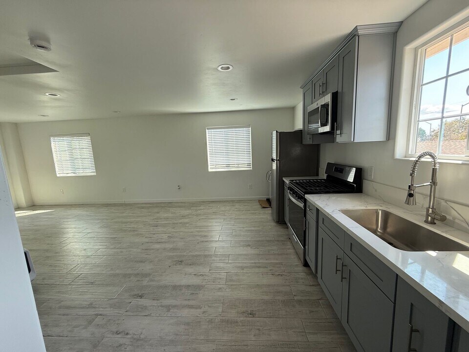 521 Summerhill Dr in Santa Maria, CA - Building Photo