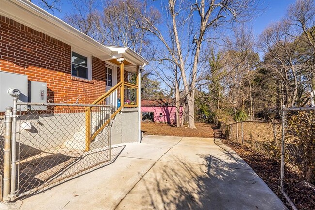 1122 Elaine Dr in Forest Park, GA - Building Photo - Building Photo