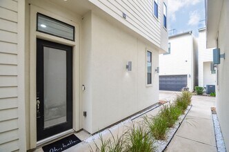 20 N Hutcheson St in Houston, TX - Building Photo - Building Photo