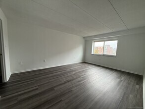 21 Hill Rd, Unit 4 in Belmont, MA - Building Photo - Building Photo