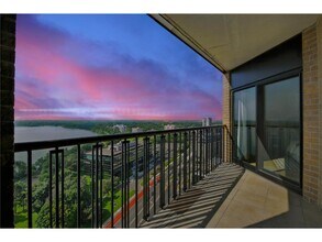 2950 Dean Pkwy in Minneapolis, MN - Building Photo - Building Photo