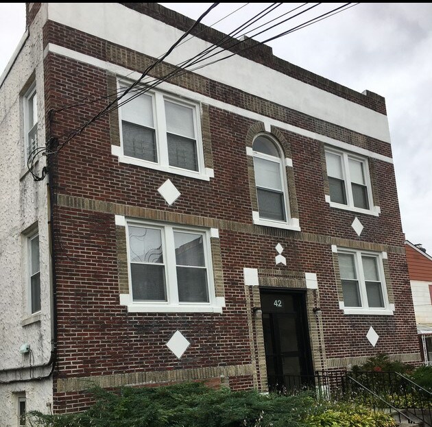 42 Douglas Ave in Yonkers, NY - Building Photo - Building Photo