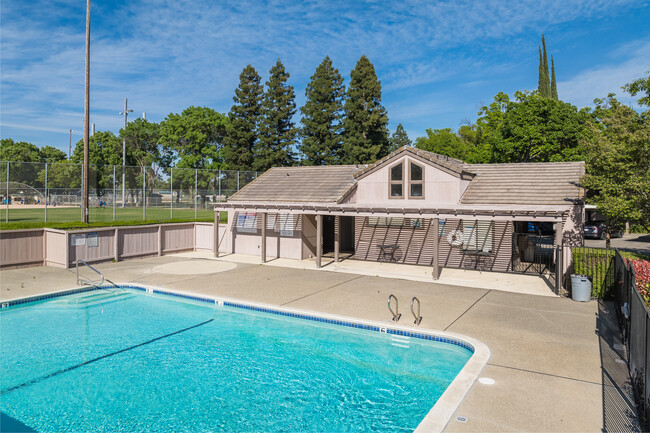 Walnut Glen Condo in Vacaville, CA - Building Photo - Building Photo