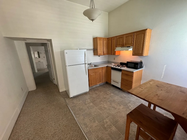 1749 Santa Barbara Ave