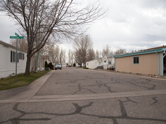 Sunset Mobile Home Park  (Co-Op) in Loveland, CO - Foto de edificio - Building Photo