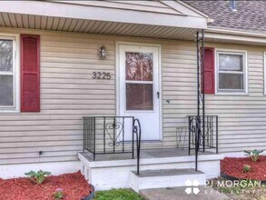 3225 S 44th St in Omaha, NE - Building Photo - Building Photo