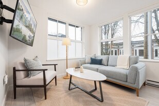 1716 Napier St in Vancouver, BC - Building Photo