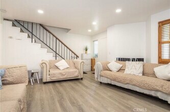 19221 Sherman Way, Unit Unit 18 in Reseda, CA - Building Photo - Building Photo