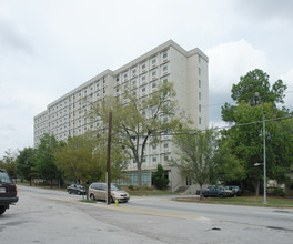 Philips Presbyterian Tower in Decatur, GA - Foto de edificio - Building Photo