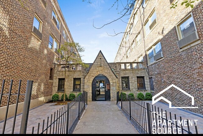 1555 W Hollywood Ave, Unit 202