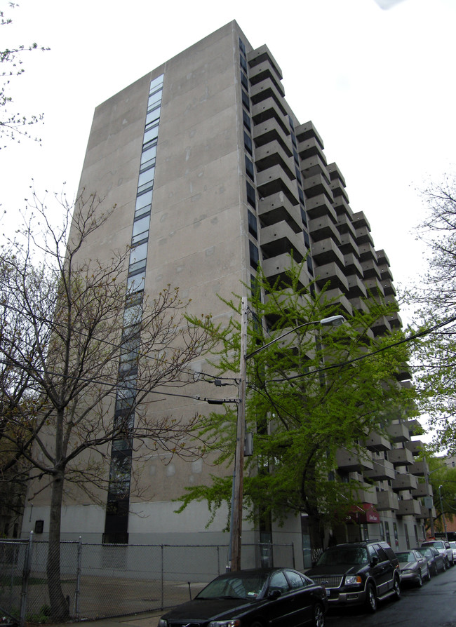 Clinton Towers in Bronx, NY - Building Photo - Building Photo