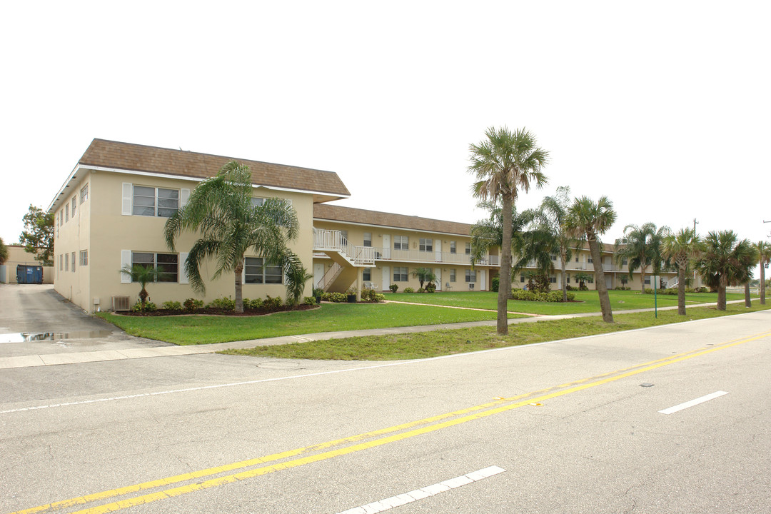 1400 Broadway in Lantana, FL - Foto de edificio