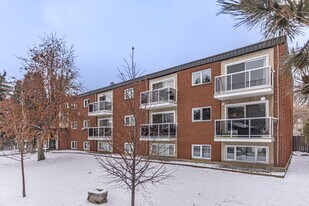 9930 86 Av NW in Edmonton, AB - Building Photo