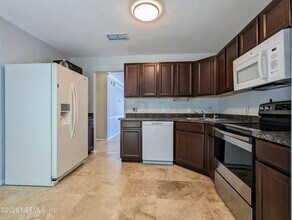 572 Staffordshire Dr in Jacksonville, FL - Building Photo - Building Photo