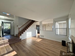 396 Terrace Ln in Bedminster, NJ - Building Photo - Building Photo