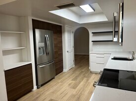 8150 N Central Ave, Unit 16 in Phoenix, AZ - Building Photo