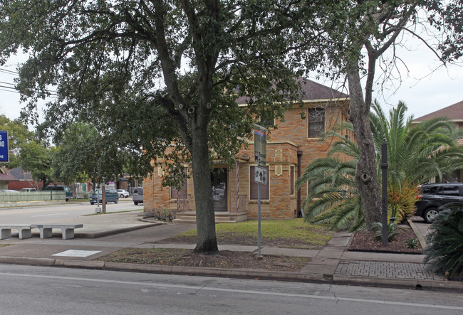 1050 Heights Blvd in Houston, TX - Foto de edificio - Building Photo