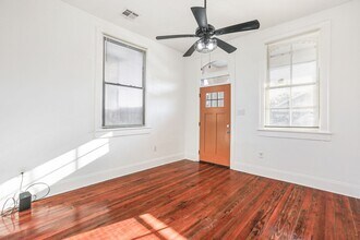 2120-2122 New Orleans St in New Orleans, LA - Foto de edificio - Building Photo