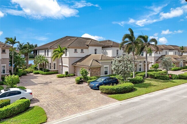 8763 Coastline Ct in Naples, FL - Foto de edificio - Building Photo